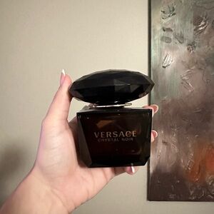 Crystal Noir, Versace perfume